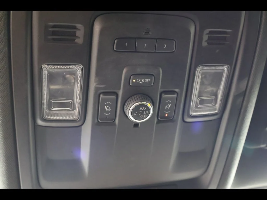 Used 2022 White Chevrolet RST image 17