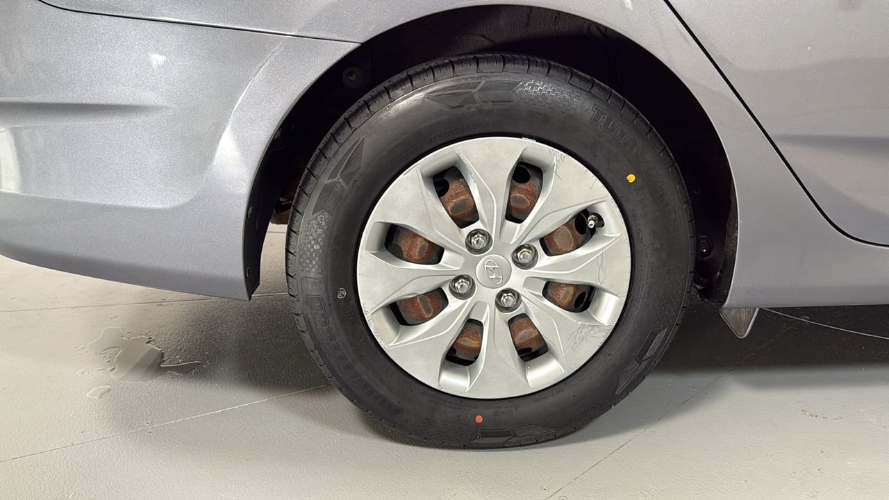 Used 2017 Gray Hyundai SE image 22