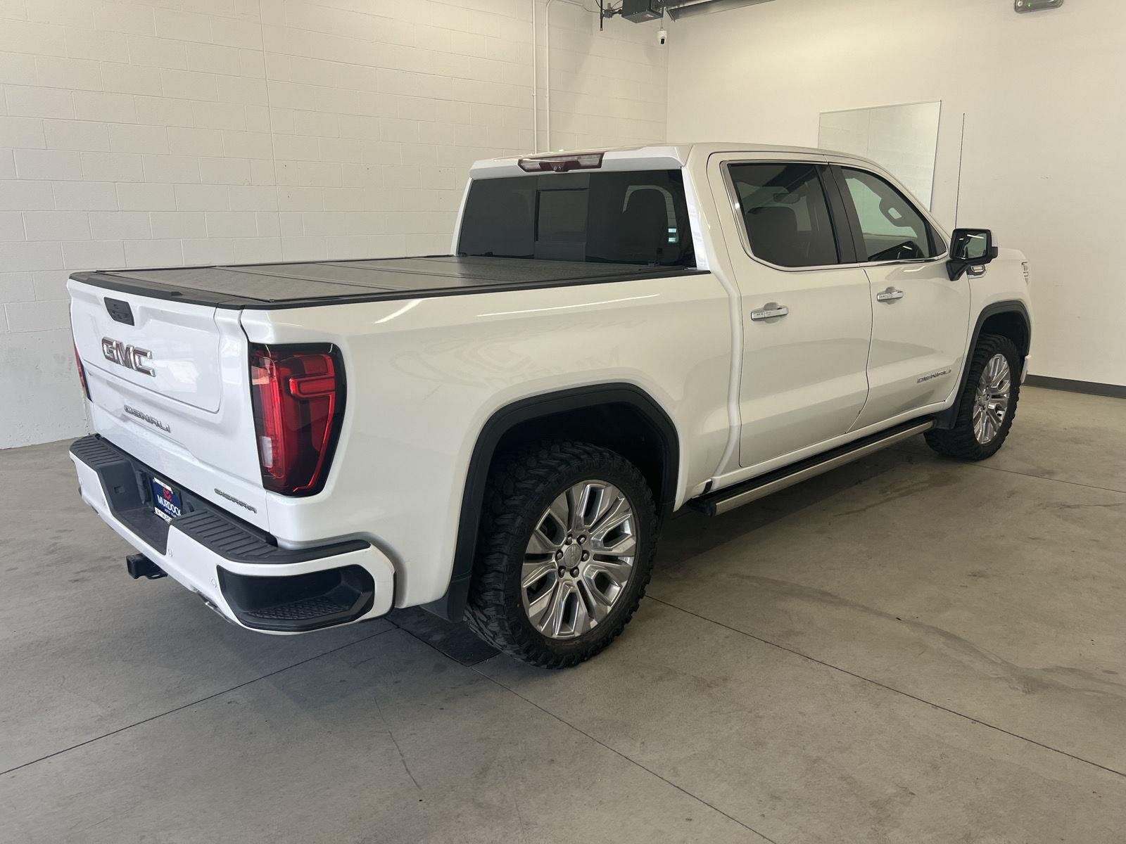 Used 2021 White Frost Tricoat GMC Denali image 4