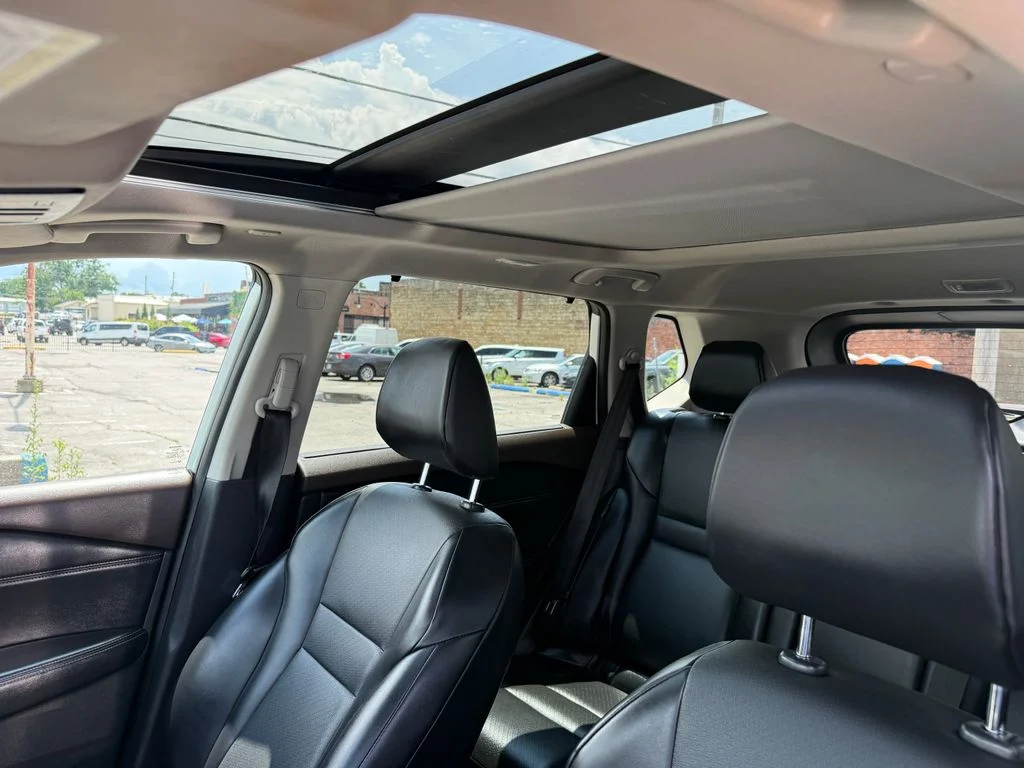 Used 2023 White Nissan SV image 4