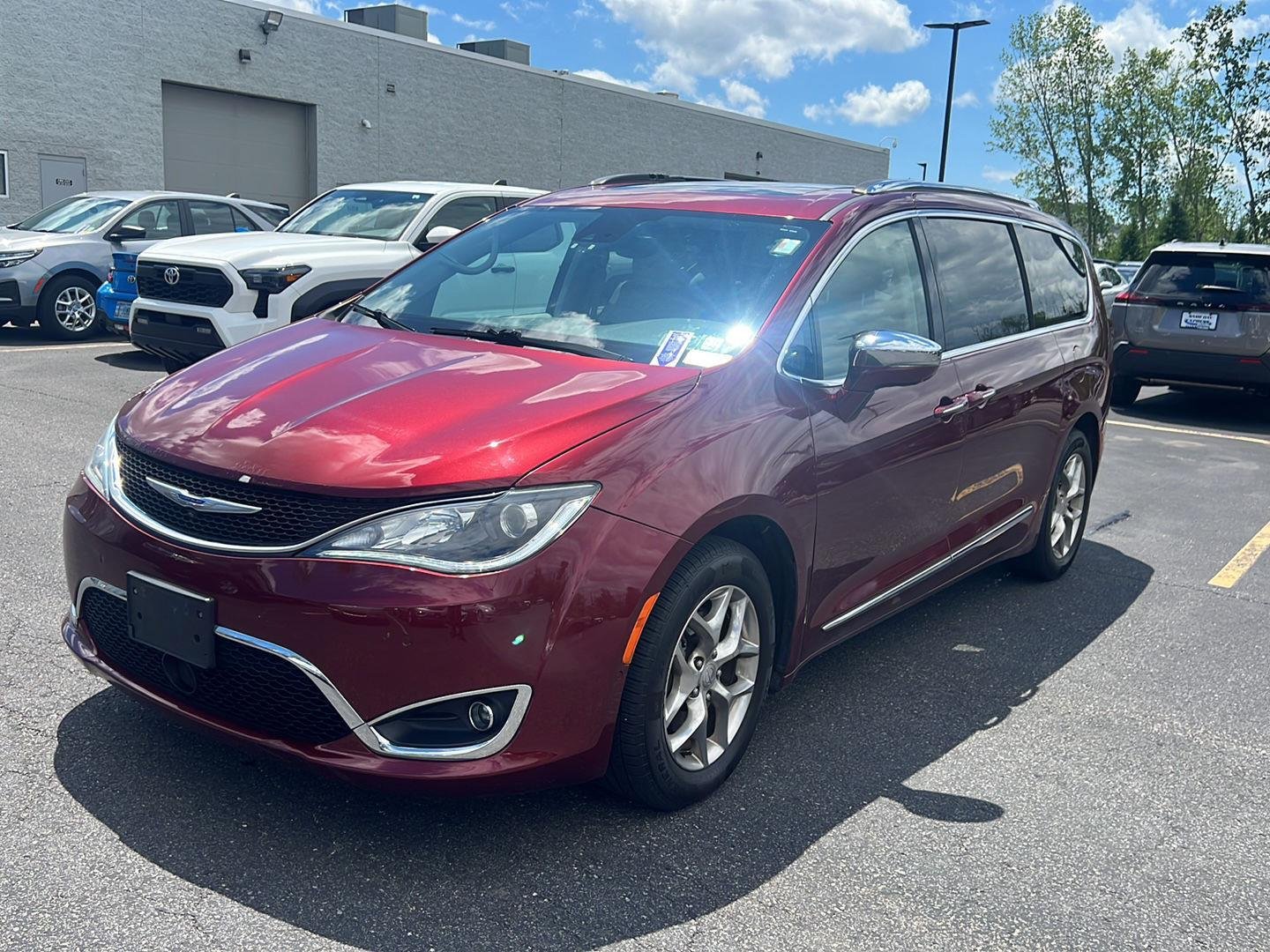 Used 2019 Velvet Red Pearlcoat Chrysler Limited image 2
