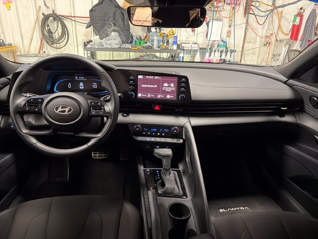 Used 2025 Gray Hyundai SEL Sport image 18