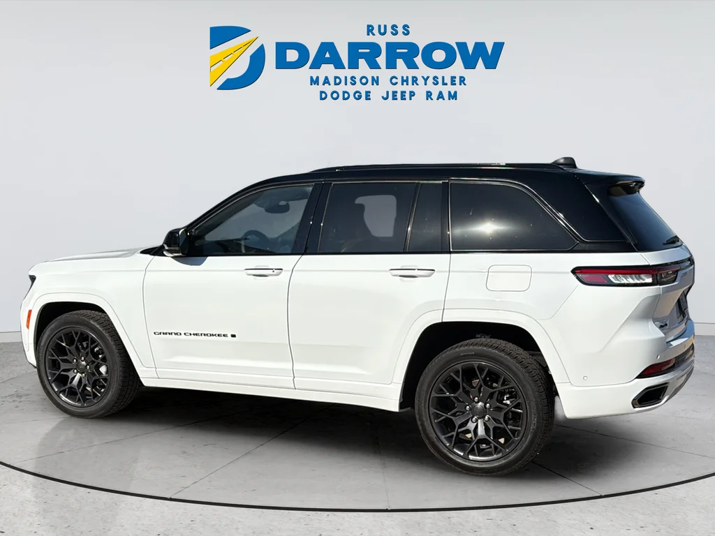 New 2025 Bright White Clear-Coat Exterior Paint Jeep Summit Reserve image 6