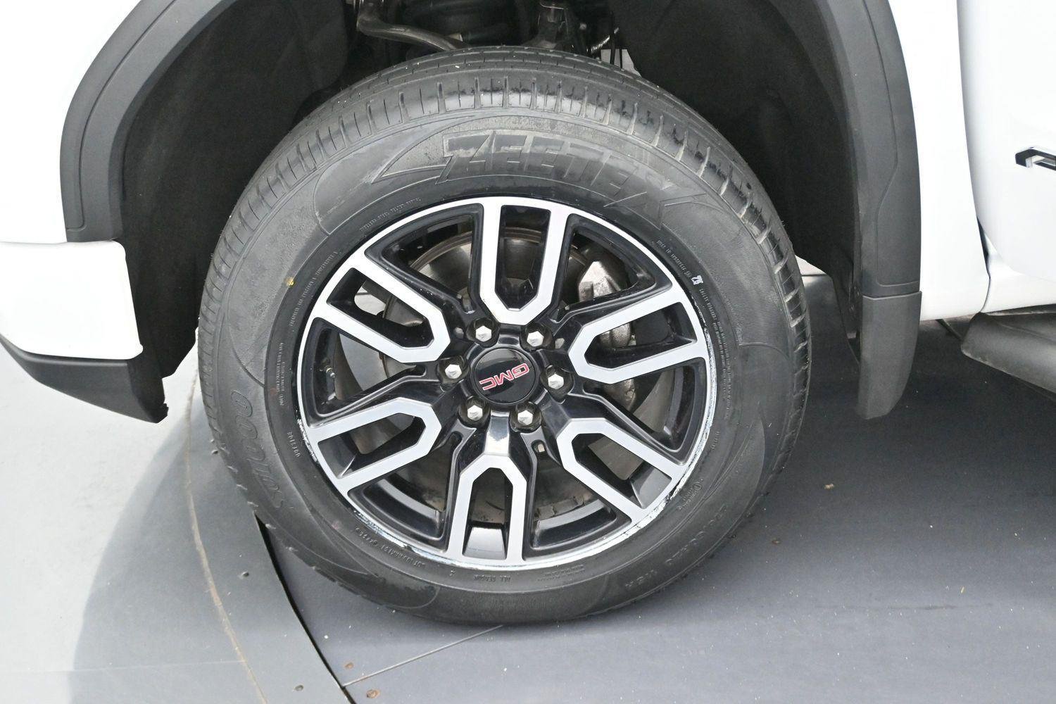 Used 2025 Summit White GMC AT4 image 37