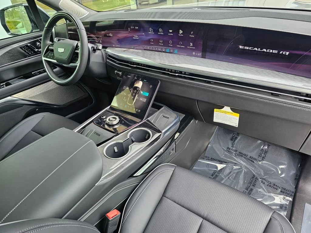 New 2026 Luna Metallic Cadillac Premium Sport image 10