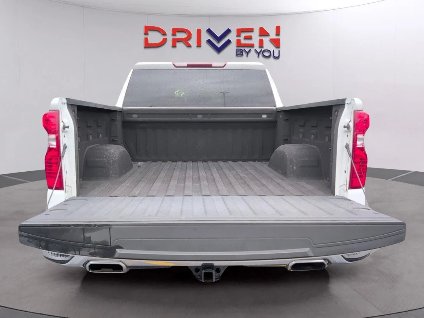 Used 2019 SUMMIT WHITE Chevrolet LT image 9