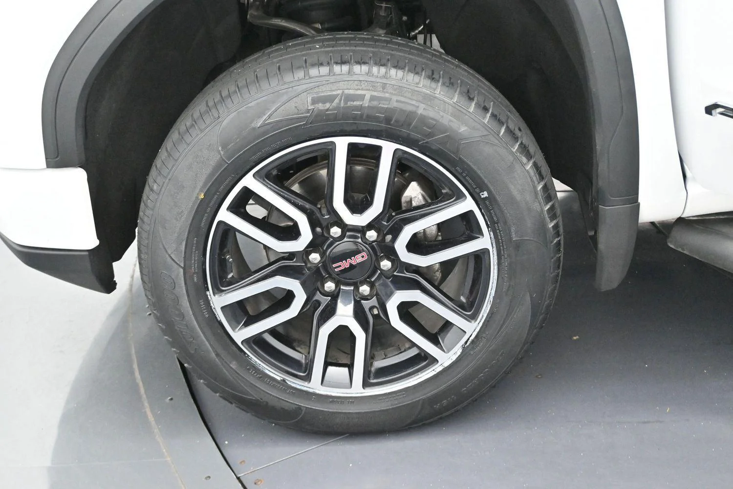 Used 2025 Summit White GMC AT4 image 37