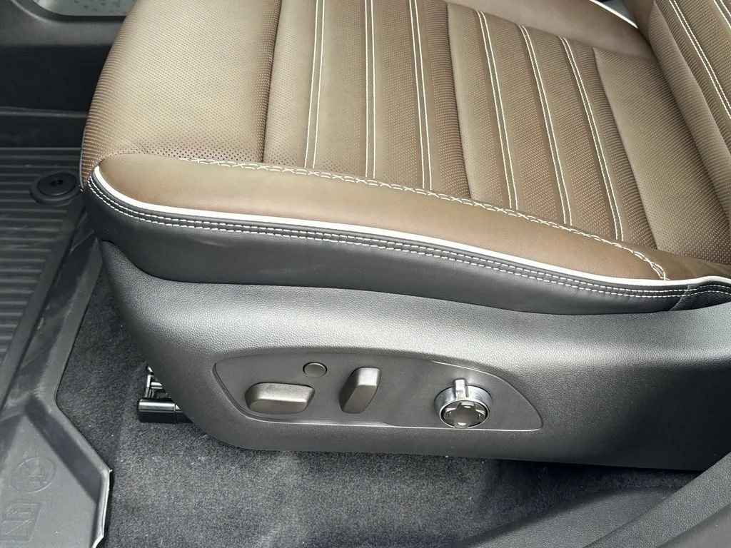 2026 GMC Acadia Denali Ultimate - Photo 13
