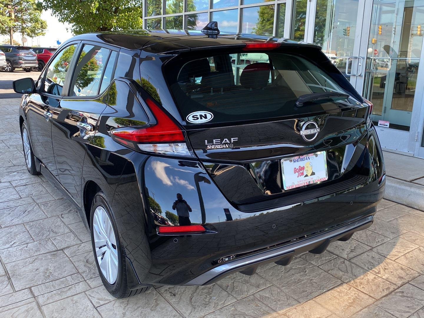 Certified Used 2023 Super Black Nissan S image 6