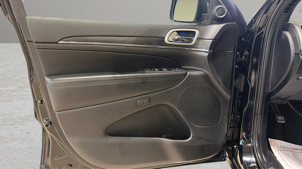 Used 2020 Black Jeep Limited image 13