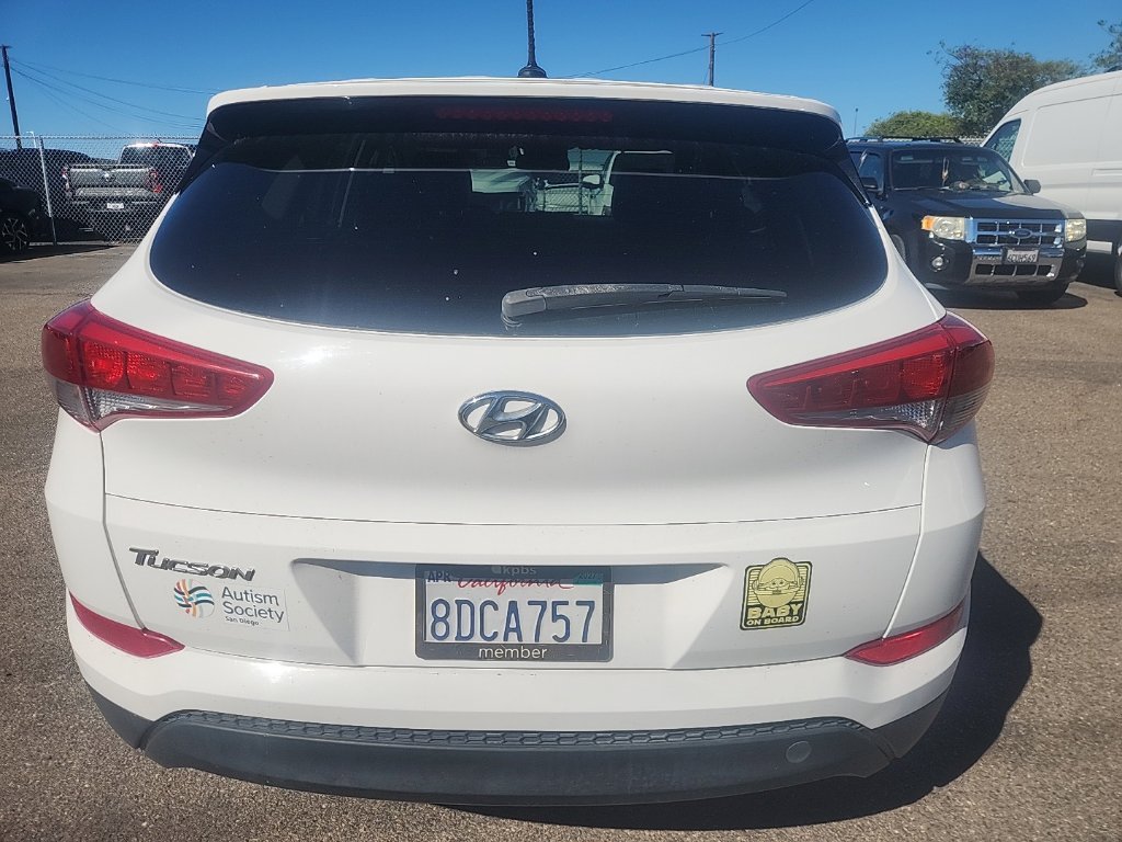 Used 2017 Winter White Hyundai SE image 11