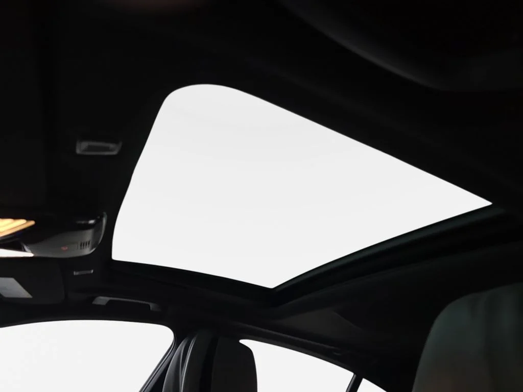 Used 2019 White Metallic BMW 530e xDrive iPerformance image 31