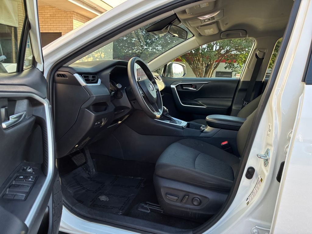 Used 2024 White Toyota XLE image 10