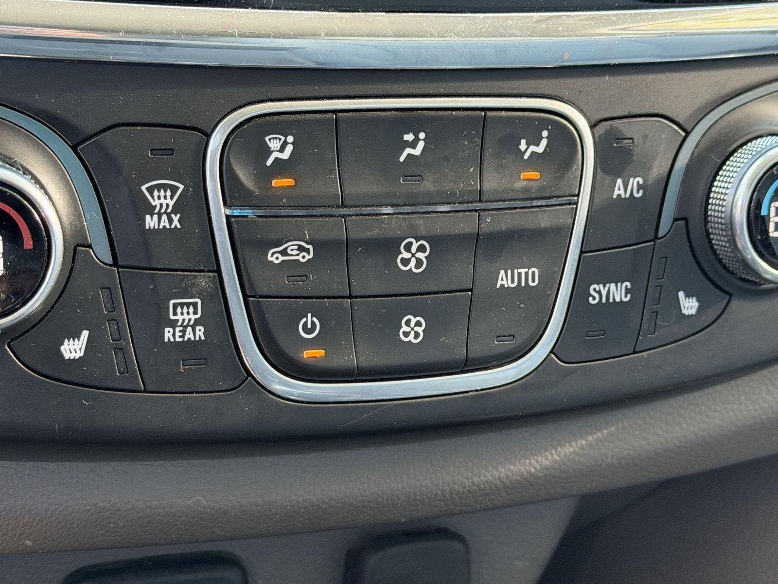 Used 2020 Silver Ice Metallic Chevrolet LT Cloth image 10