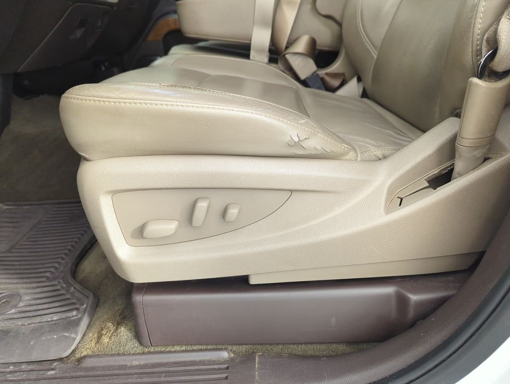 Used 2014 White GMC SLT image 12