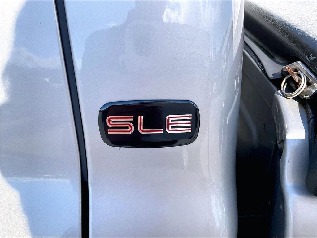 Used 2005 Silver Birch Metallic GMC SLE image 26