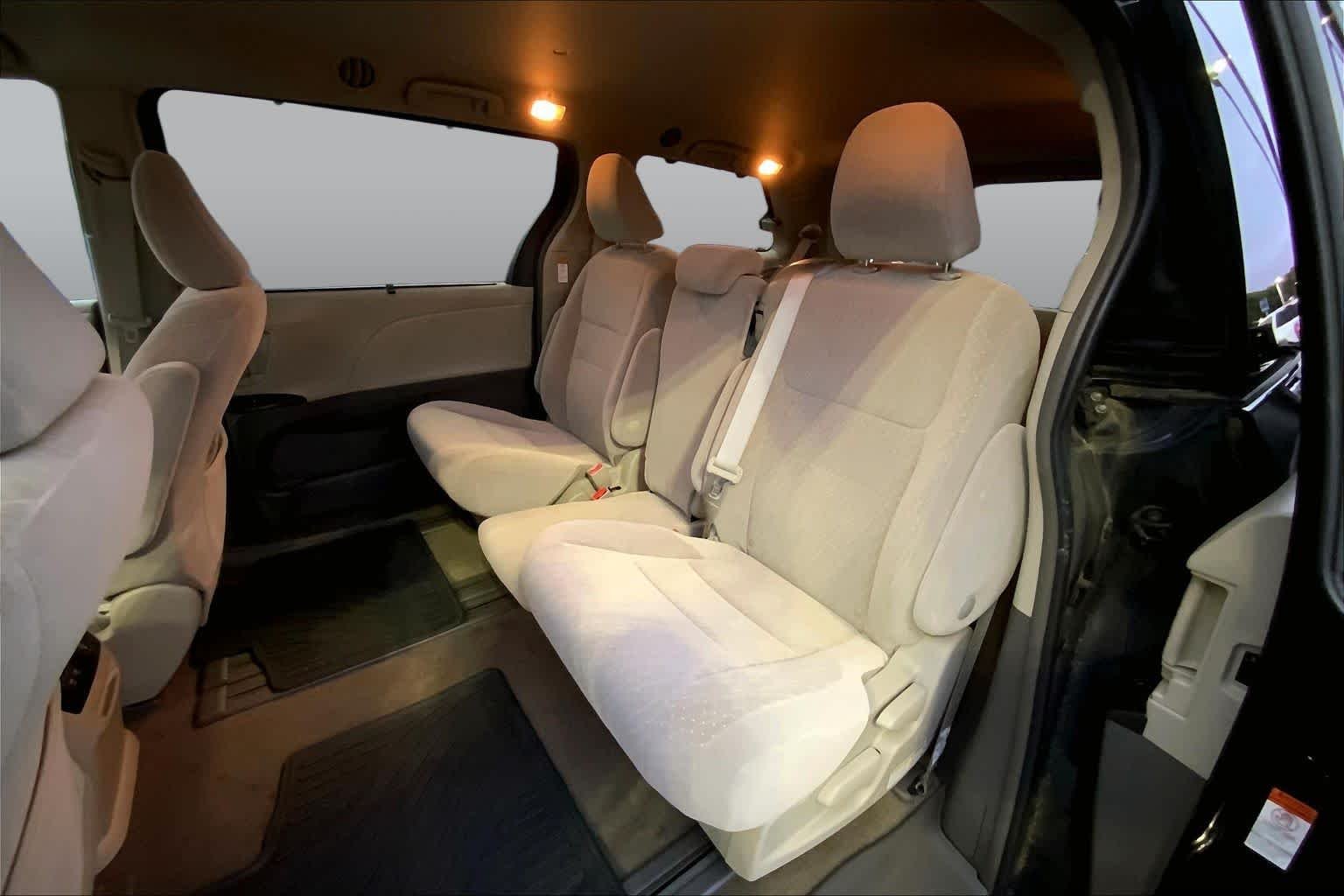 Used 2018 Midnight Black Metallic Toyota LE Auto Access Seat image 18