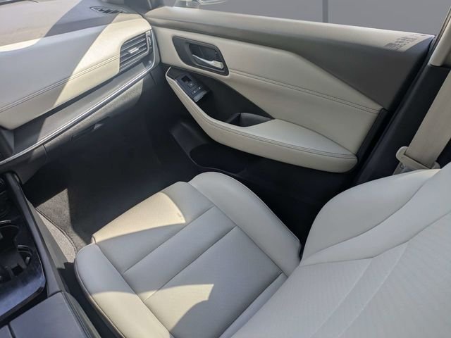 Used 2023 White Nissan SV image 18