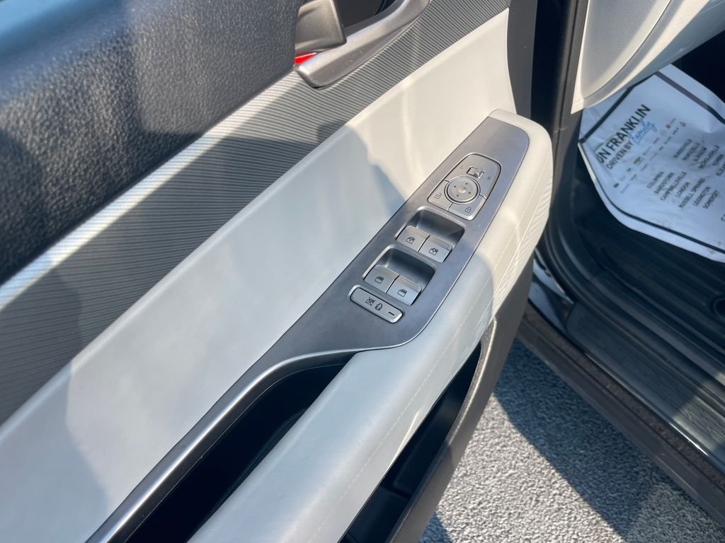 Used 2023 Black Hyundai SEL image 11