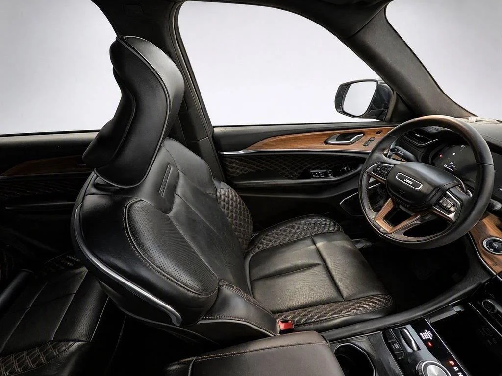 Used 2022 Diamond Black Crystal Pearlcoat Jeep Summit image 20