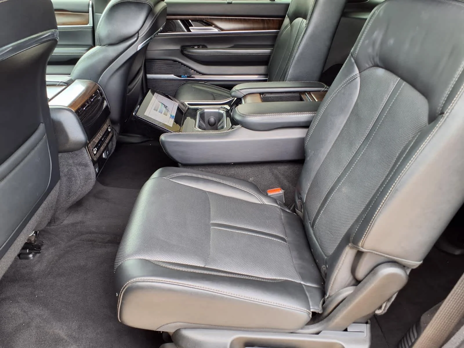 Used 2022 Diamond Black Crystal Pearlcoat Jeep Series I image 21