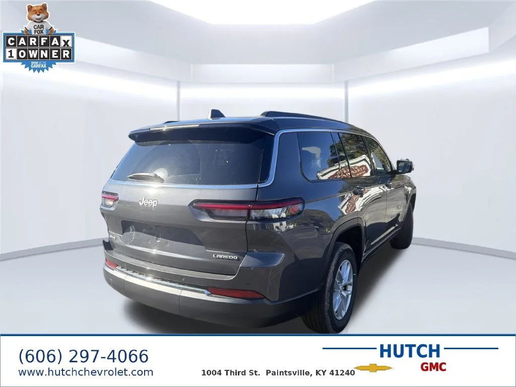 Used 2025 Gray Jeep Laredo image 6