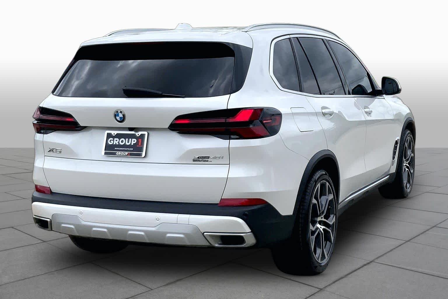 Used 2024 Mineral White Metallic BMW xDrive40i image 12
