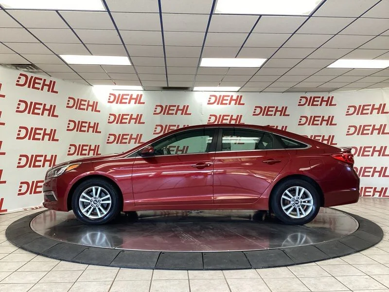 Used 2015 Red Hyundai SE image 4