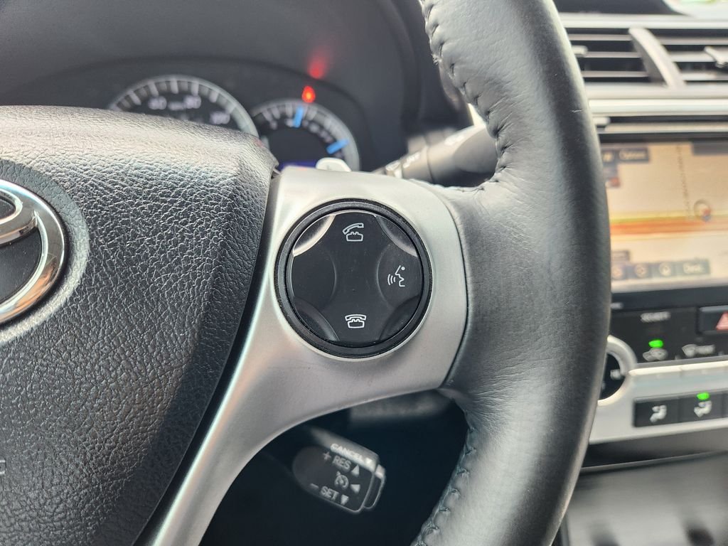 Used 2014 Blizzard Pearl Toyota SE image 29