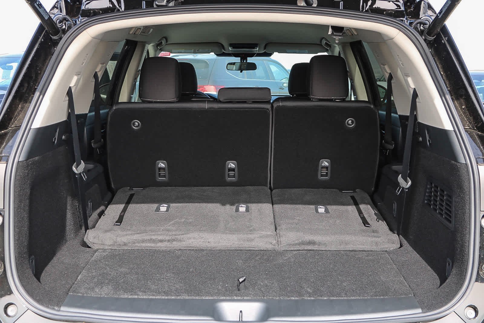 2025 Nissan Pathfinder SV - Photo 13