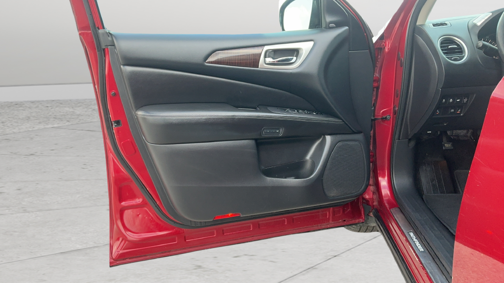 Used 2015 Cayenne Nissan Platinum image 17