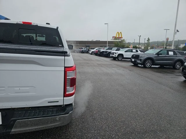 Used 2022 White Ford Lariat image 8