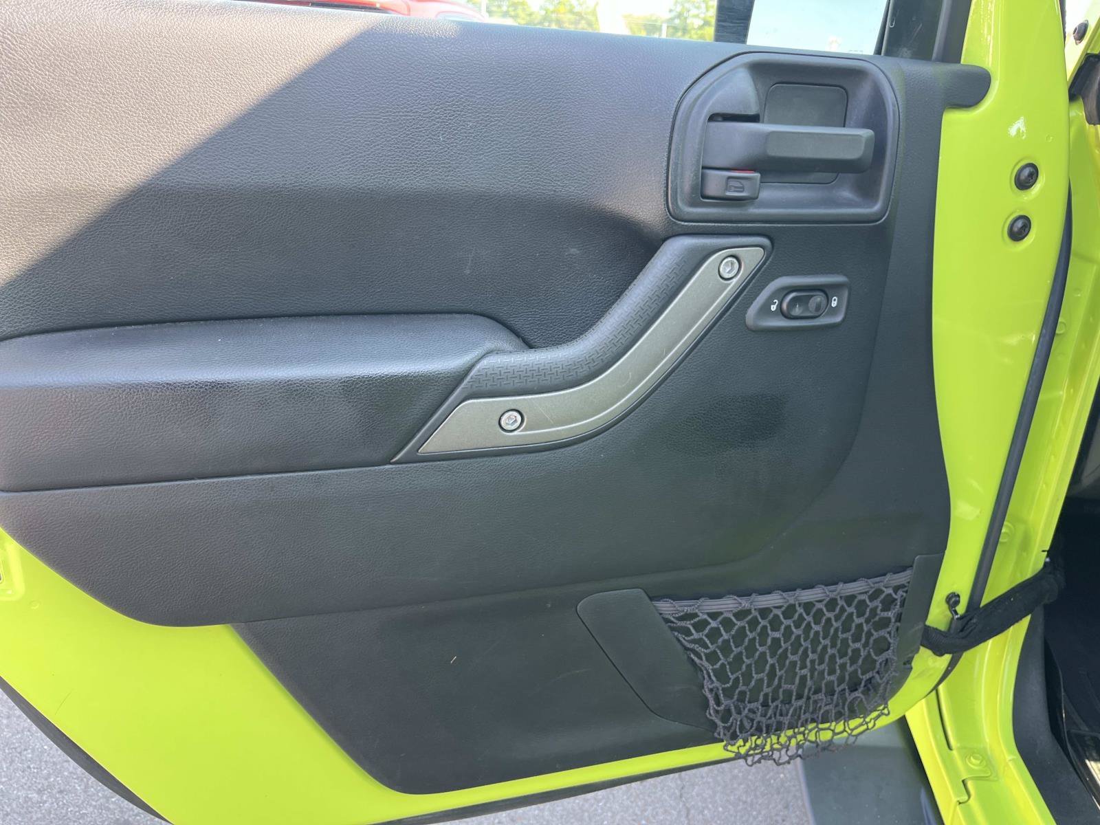 Used 2017 Hypergreen Clearcoat Jeep Sport image 19