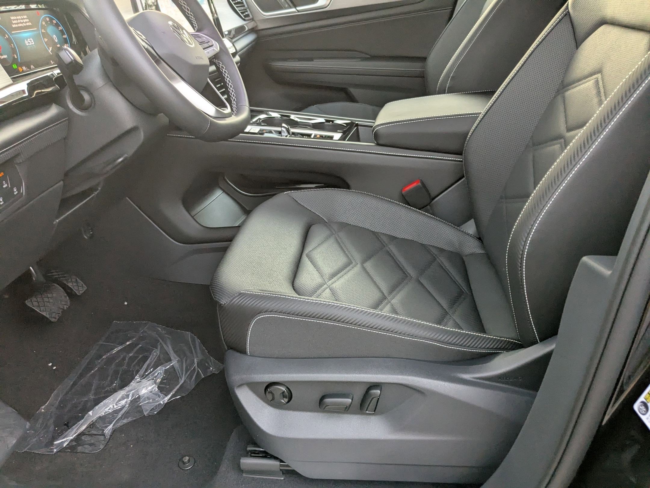 New 2026 Deep Black Pearl Volkswagen 2.0T SE w/Technology image 5