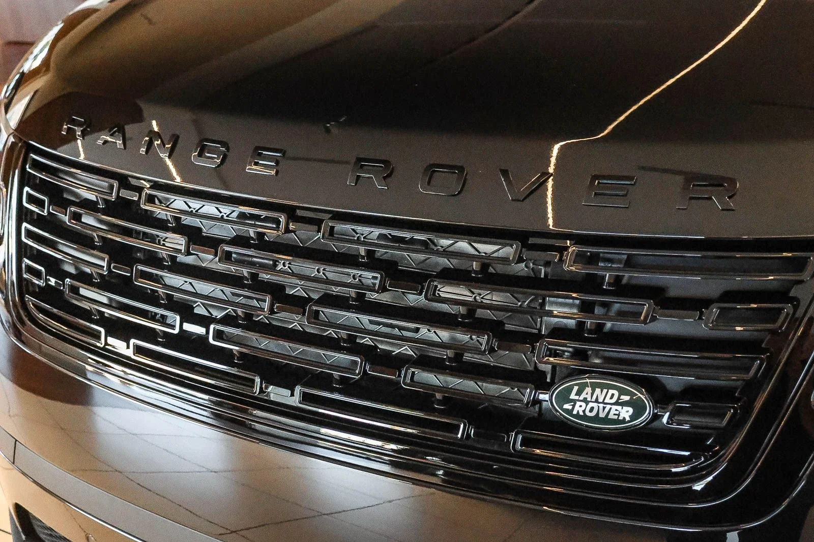 New 2026 Santorini Black Land Rover S image 12