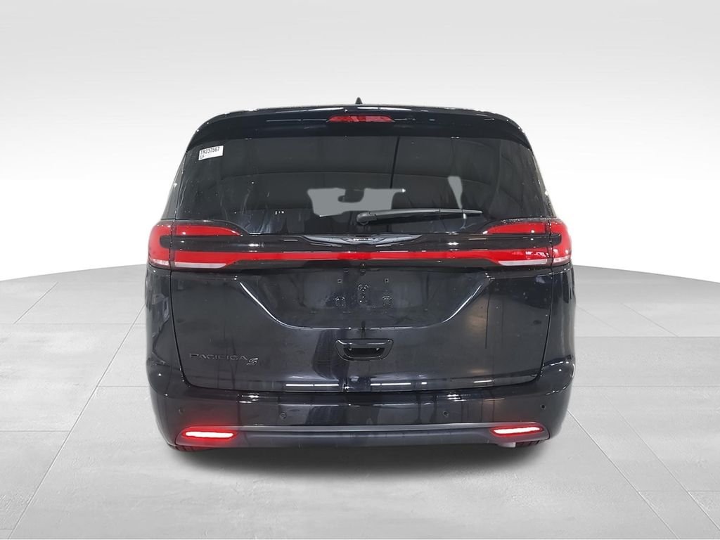 New 2026 Diamond Black Crystal Pearl-Coat Exterior Paint Chrysler Select image 7
