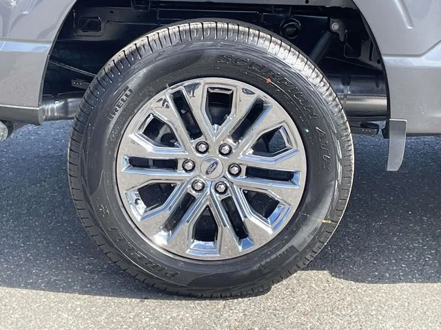 New 2026 Carbonized Gray Metallic Ford XLT image 7