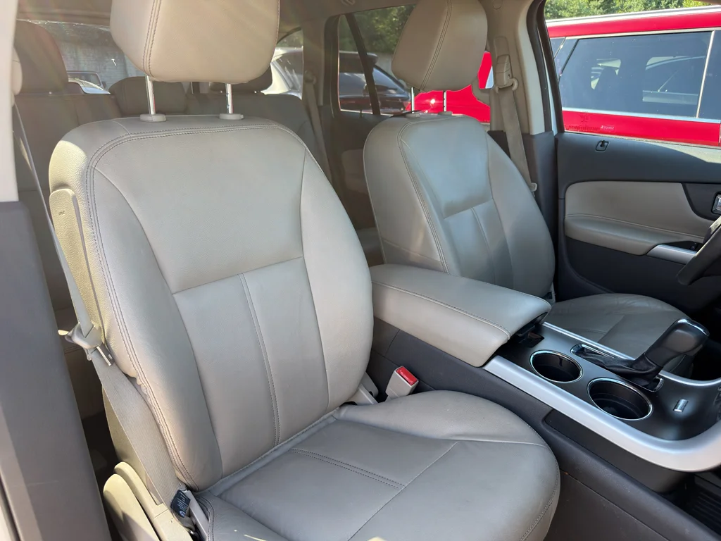Used 2014 Ingot Silver Metallic Ford SEL image 2