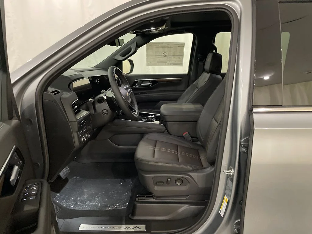 2026 Chevrolet Suburban High Country - Photo 13