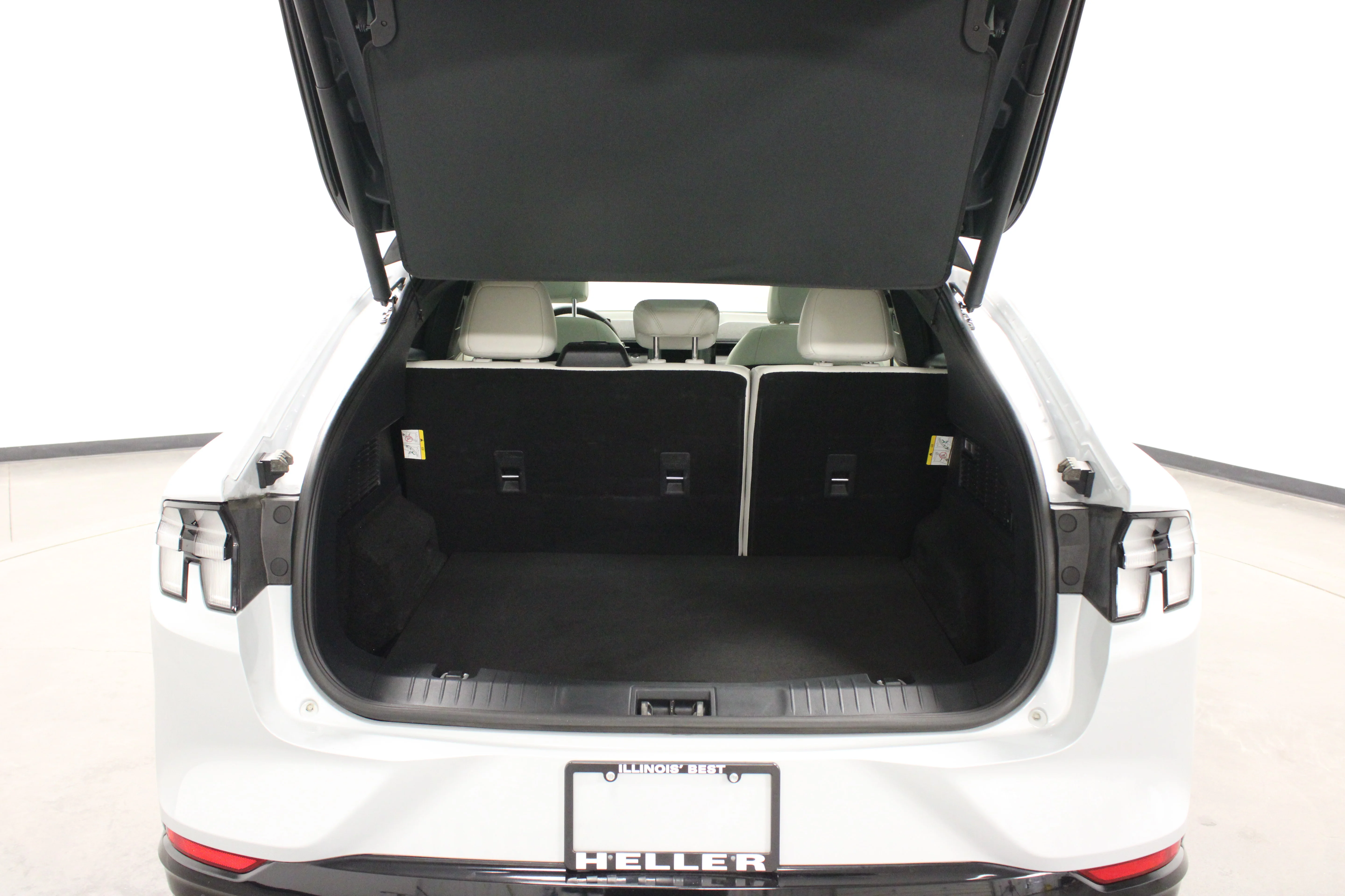 Used 2023 White Metallic Ford Premium image 13