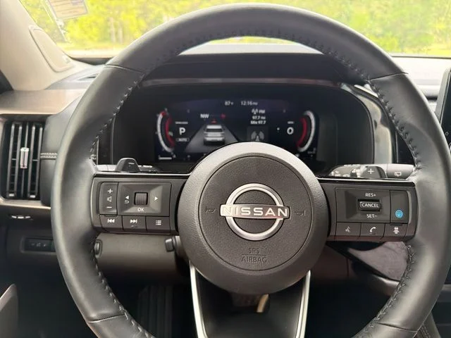 Used 2025 Gray Nissan Platinum image 17