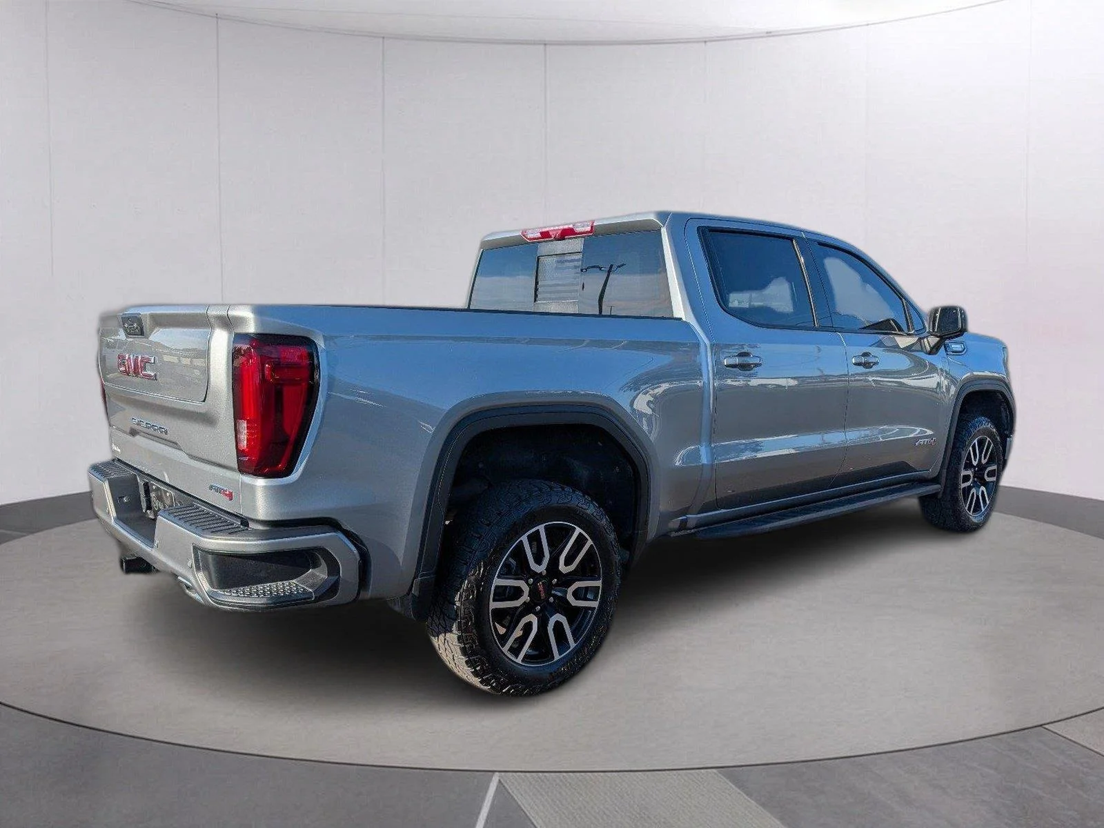 Used 2025 Sterling Metallic GMC AT4 image 7