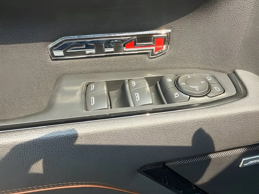 Used 2025 Onyx Black GMC AT4 image 28
