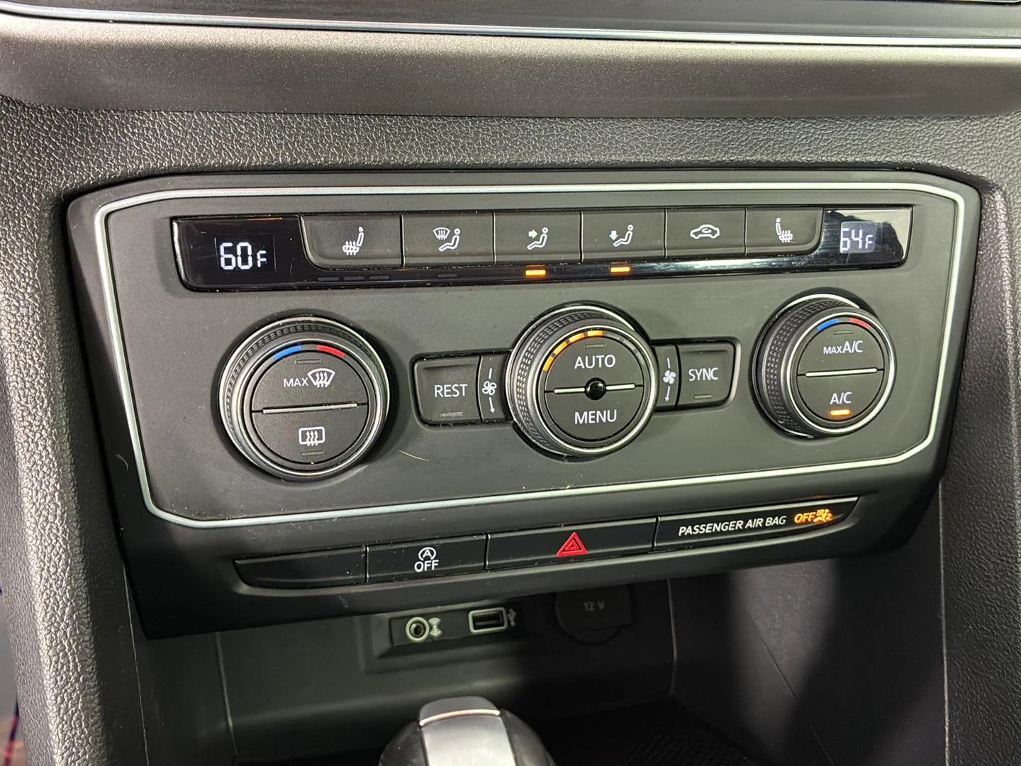 Used 2019 Platinum Gray Metallic Volkswagen 3.6L V6 SE image 30