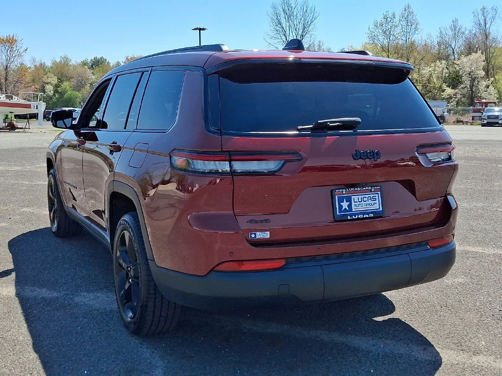 Used 2024 Red Jeep Altitude X 4x4 image 9