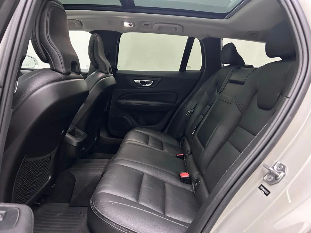 Used 2020 Silver Volvo T5 image 14