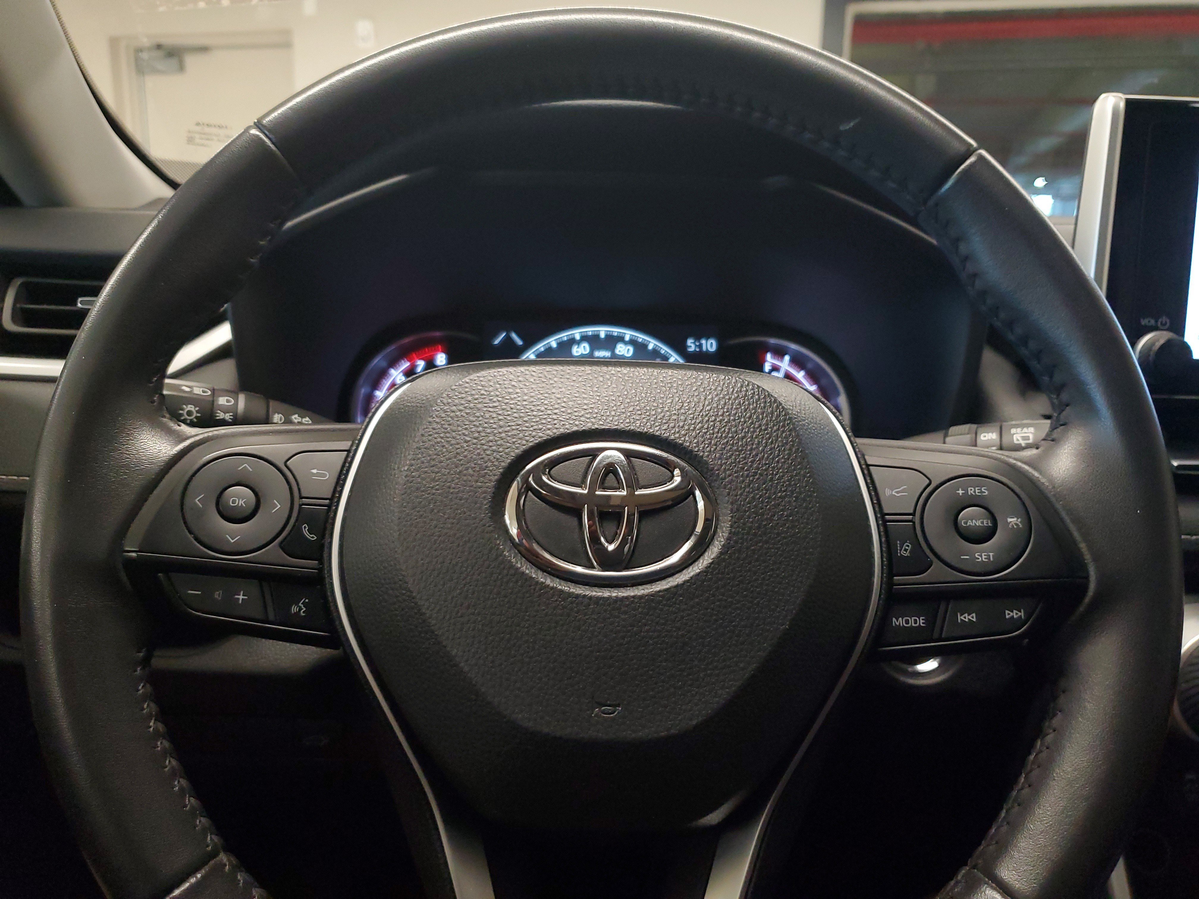 Used 2025 Pearl Toyota XLE Premium image 24