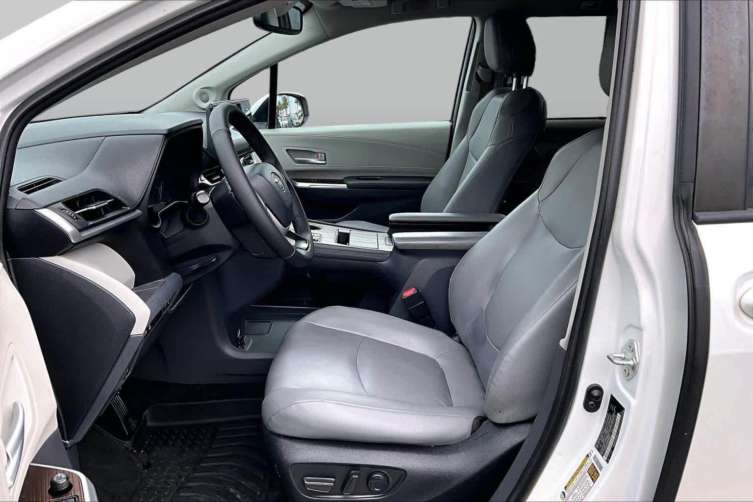 Used 2022 Wind Chill Pearl Toyota XLE image 7