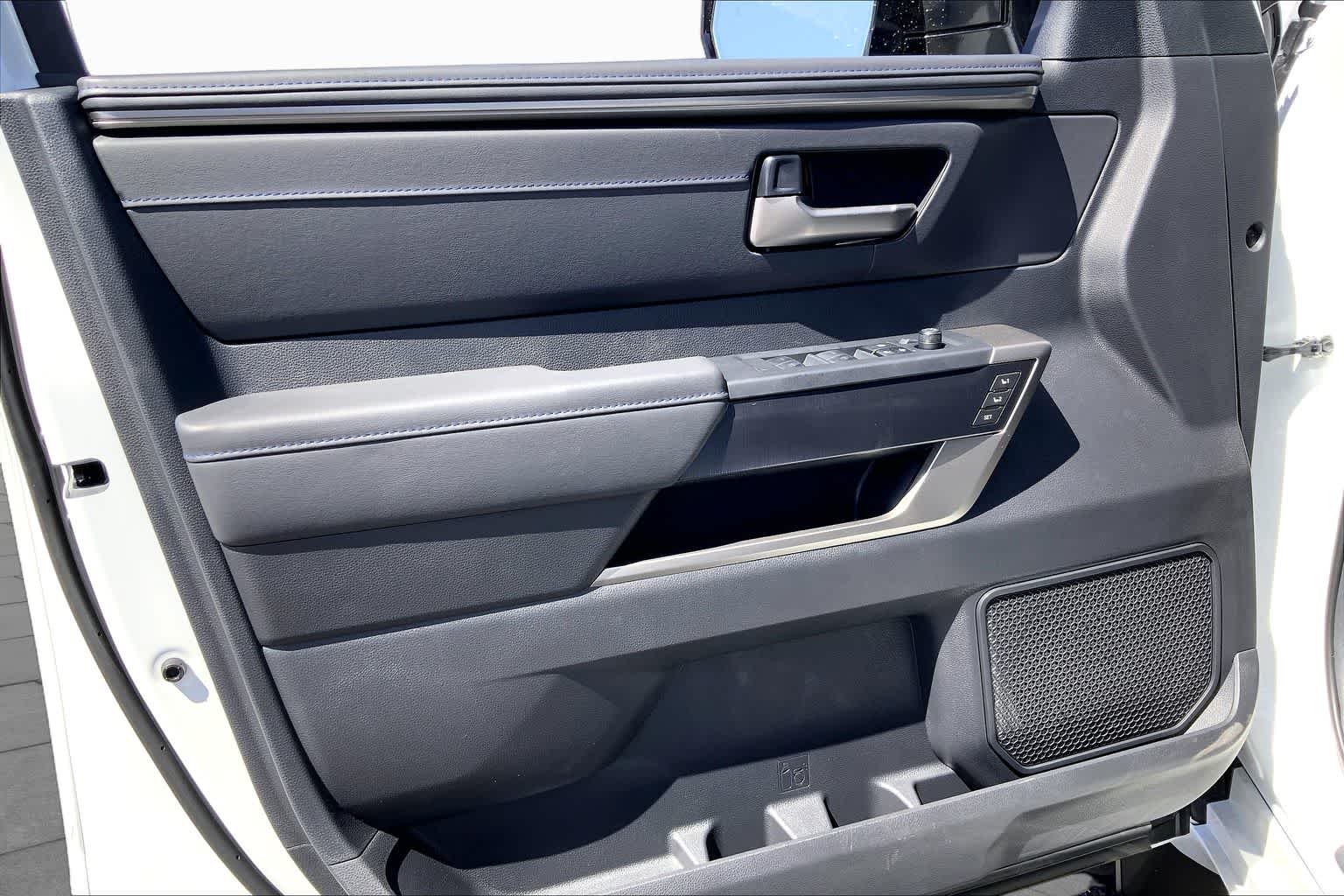 New 2026 Wind Chill Pearl Toyota Platinum image 10