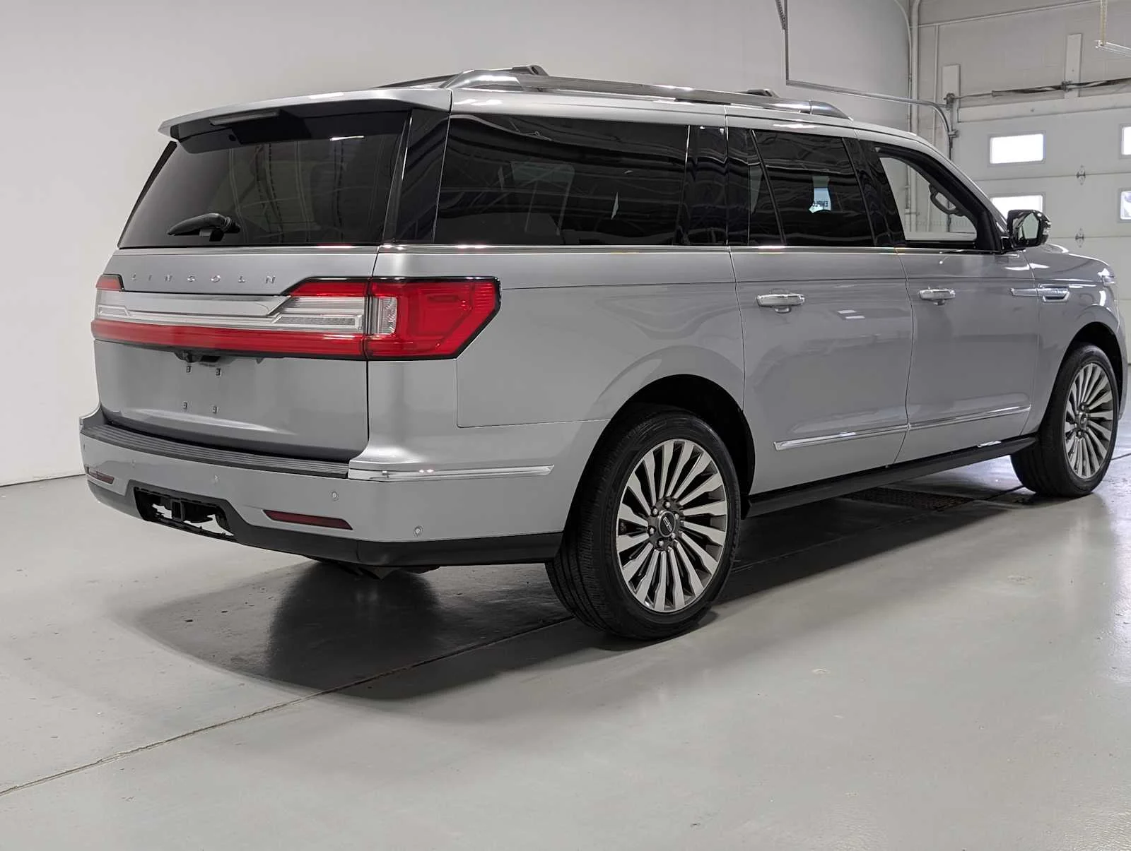 Used 2020 Silver Radiance Lincoln Reserve image 8